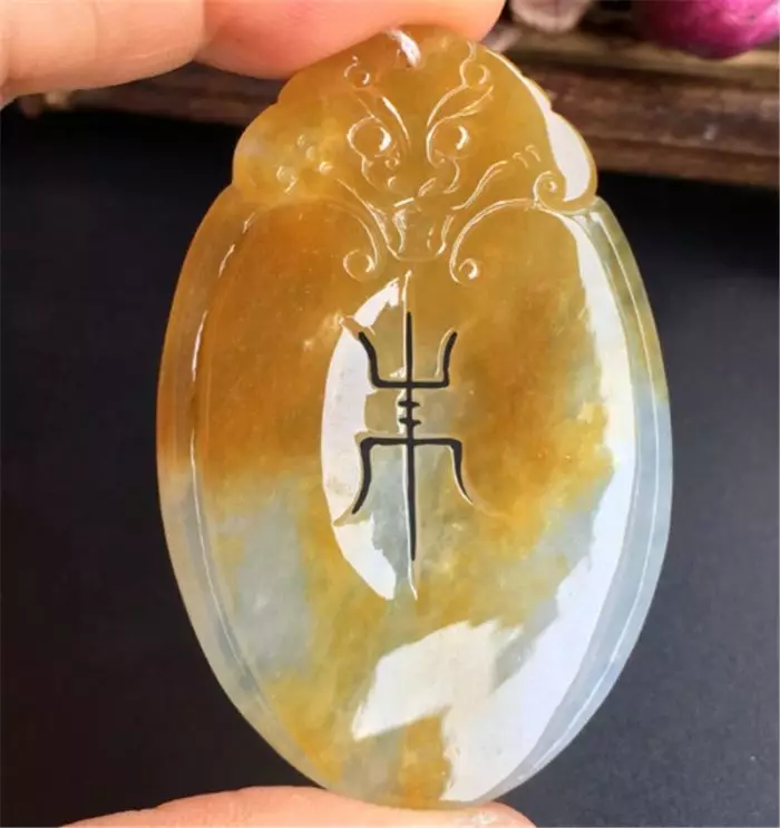 
                翡翠的红色系列 ，你认识几个
   第3张