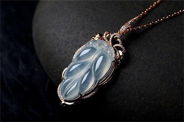 翡翠吊坠的价格高吗？它的挑选技巧很重要！(图文)   第3张