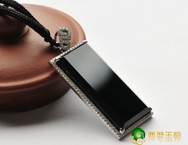 每一个人都要像墨翠一般   成熟内敛并保持纯真   第1张