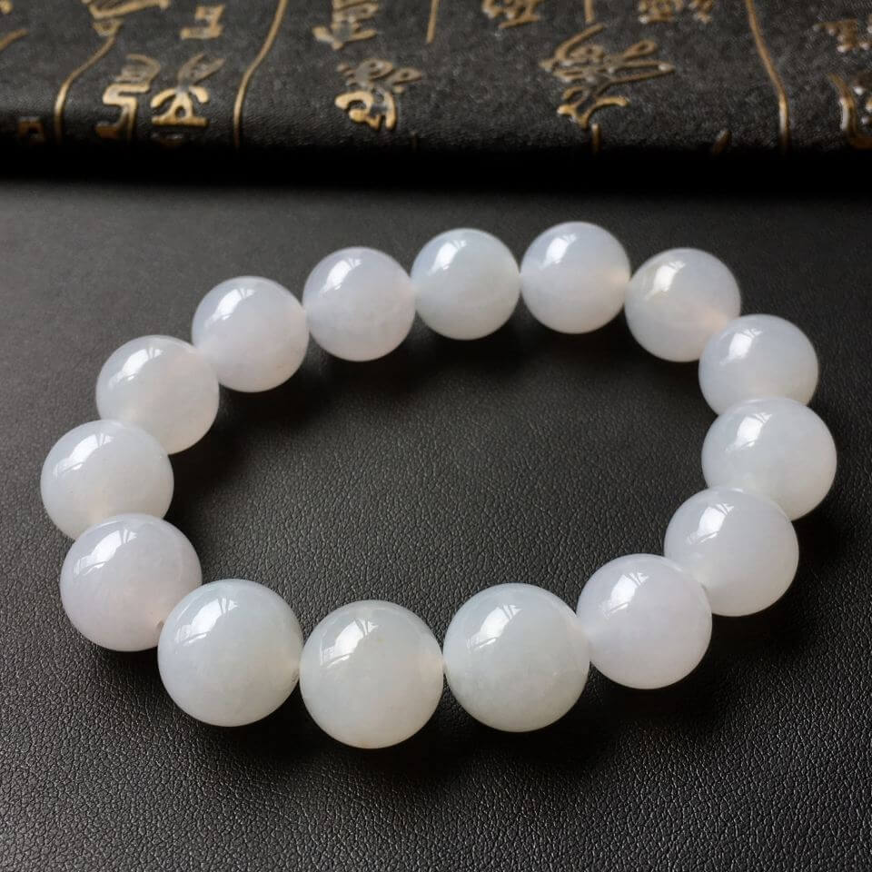 牛奶底翡翠为什么不值钱？什么样的翡翠才值钱？   第2张