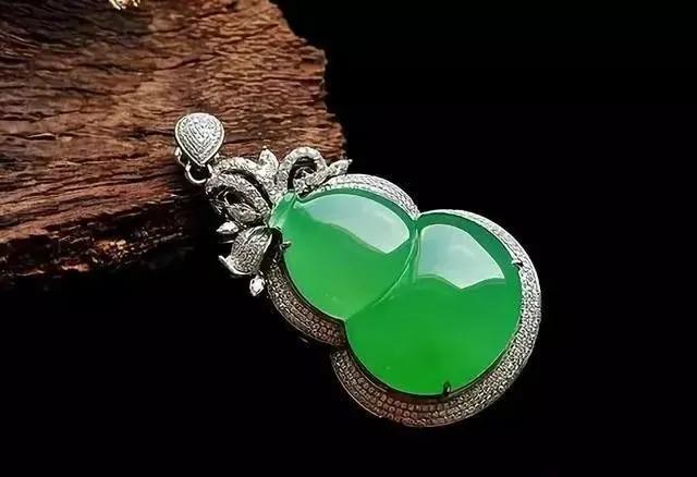 
                老翡翠和老坑翡翠，是同一种东西吗？
   第2张