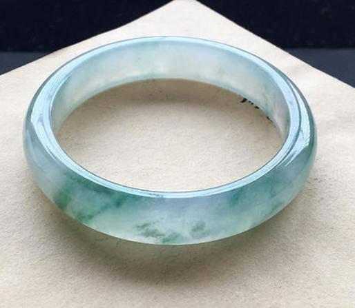 
                四种翡翠手镯，哪种是你的菜？
   第3张