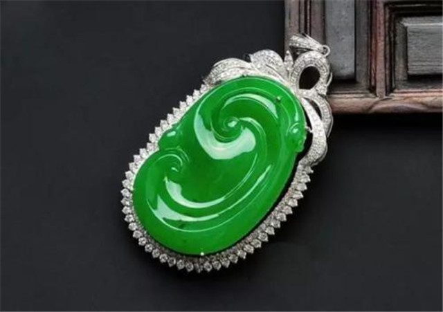 翡翠如意适合什么人群佩戴？我来给您具体分析！(图文)   第2张