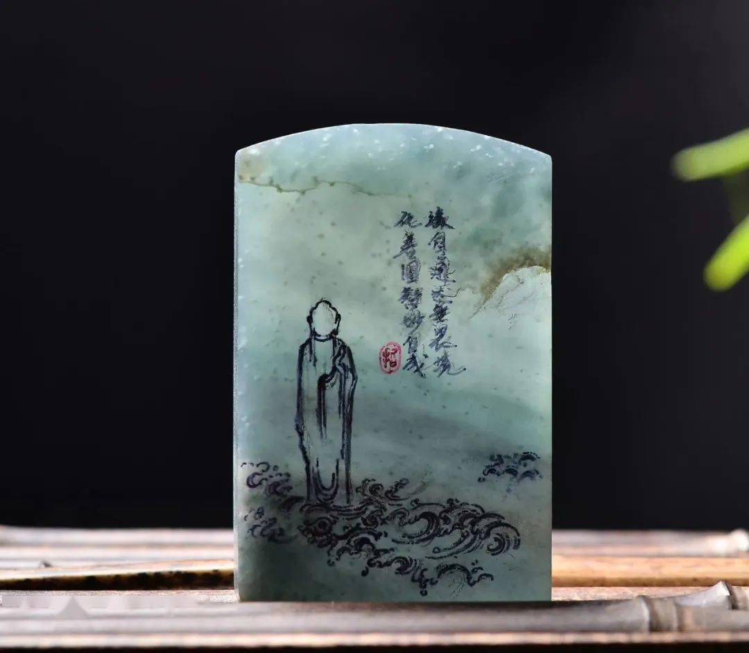 三块蓝水飘雪花棉的翡翠片料，设计集合了地海空，太有竟境了！  第4张