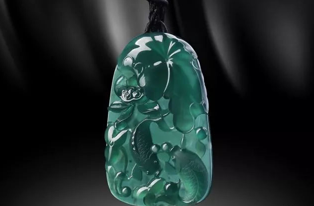 5000块的原石直接这样雕，这玉雕师也太大胆了～   第8张