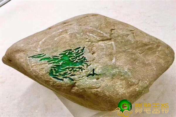 翡翠原石哪里买适合 翡翠原石的价钱怎样   第1张