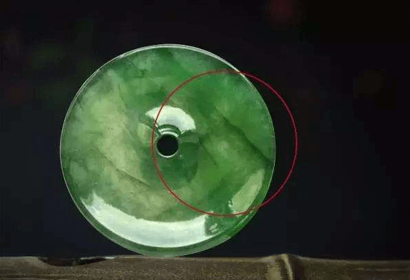 翡翠有绺是什么意思?经过处理后可以完全去除吗?(图文) 第1张