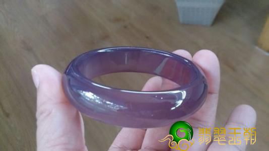 与紫翡翠相似的有毒翡翠你了解么？在佩戴的你就赶紧扔了吧！   第2张