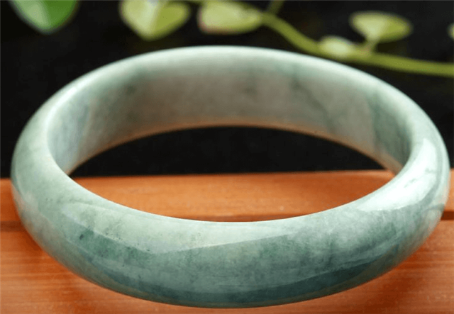 什么样的翡翠品质差？这五种翡翠价值极低切记避开   第1张