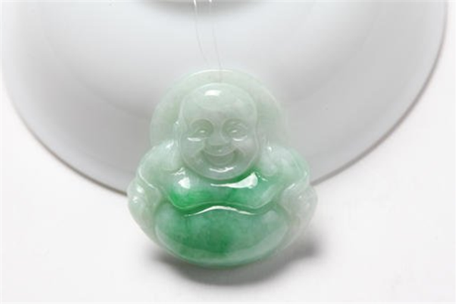 翡翠佛公是不是肚子越大越好?如何挑选才是关键！(图文)   第4张