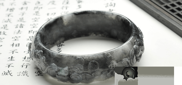 乌鸡种翡翠如何判断优劣？行话给你详细说明它的行业前景！   第4张