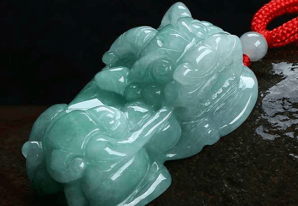 翡翠貔貅配什么挂绳好?搭配协调可以为翡翠加分(图文) 第1张