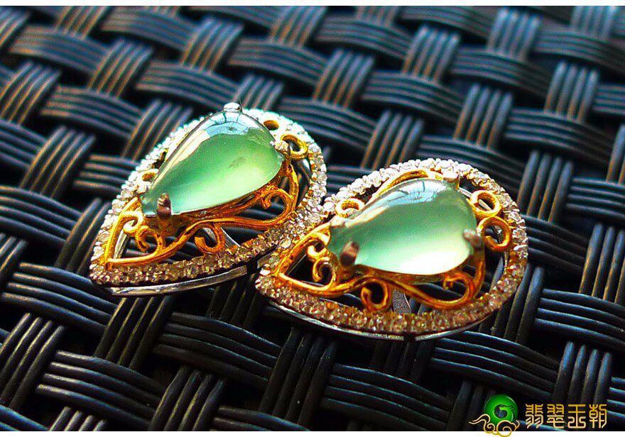 翡翠冰种翡翠小挂件有什么特点？购买它时必须注意什么？   第2张