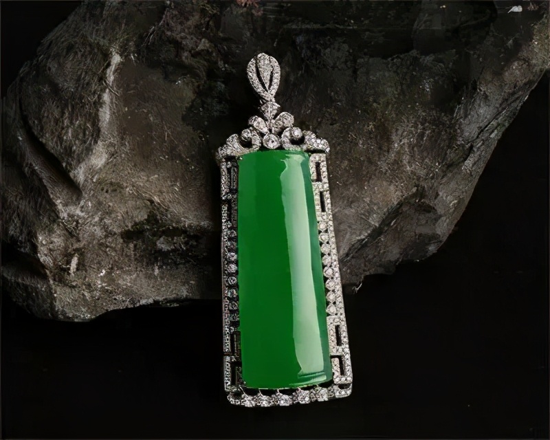 
                顶级翡翠为何多为素面？
   第1张