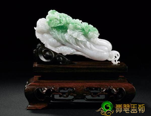 翡翠大白菜把件的价钱那麼贵，大家应当那样维护保养它！   第1张