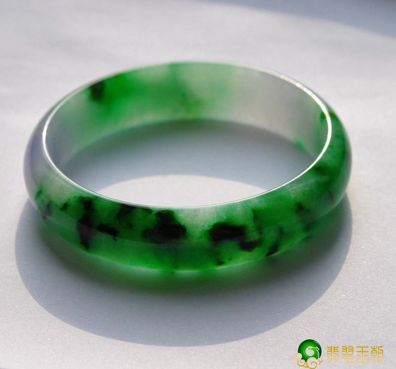 什么是春带彩翡翠，春带彩的价值你没想到有这么高吧   第2张