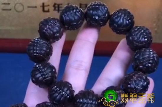 貔貅吊坠合适戴在哪儿只手里?貔貅吊坠戴在那一个手里适合   第4张