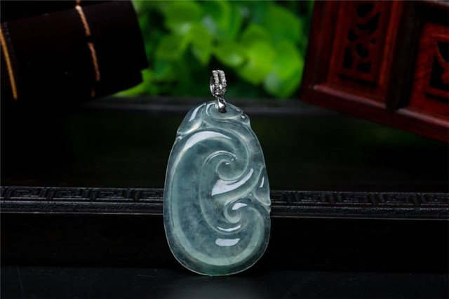 翡翠的种、水、地哪个更加重要?点击查看行家来告诉你! 第3张