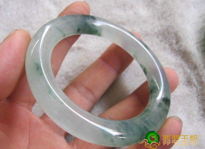 翡翠冰种翡翠的价格是多少你掌握吗？并不是你要的这么简单哦！   第3张