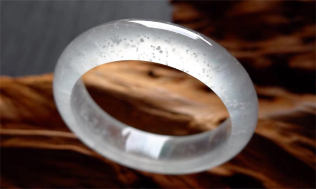 翡翠镯子全是棉为何还那么贵?看完的人都懂了!(图文) 第2张