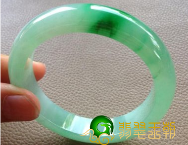 翡翠的缺陷会危害其使用价值吗 翡翠的缺陷与翡翠使用价值关联   第1张