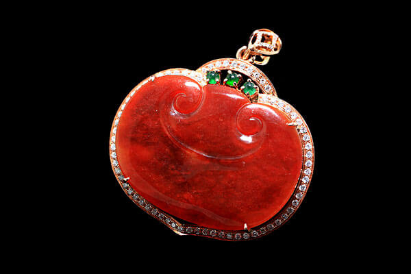 翡翠女士吊坠选佛还是如意？关于它们的寓意，你了解吗？   第4张