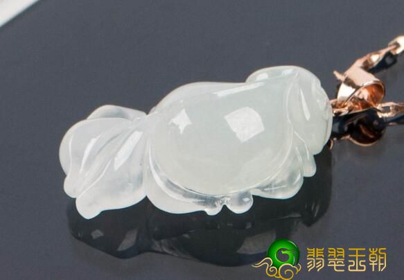 翡翠锦鲤合适哪些人配戴?不一样的人配戴有不一样的注重 第1张