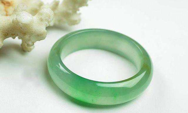 什么是金丝种翡翠？看这篇文章就对了！   第1张