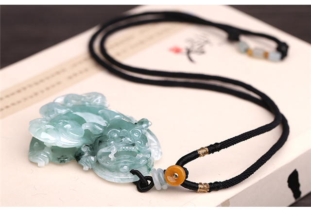 翡翠貔貅吊坠多少钱？关于它的佩戴禁忌你知道多少？   第1张