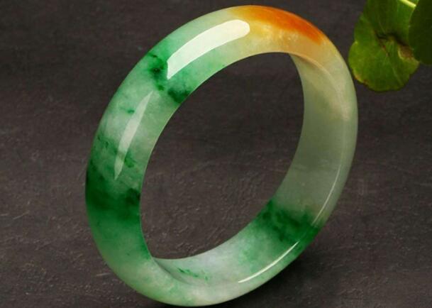 神奇的三彩翡翠怎么形成的？这里有答案   第1张