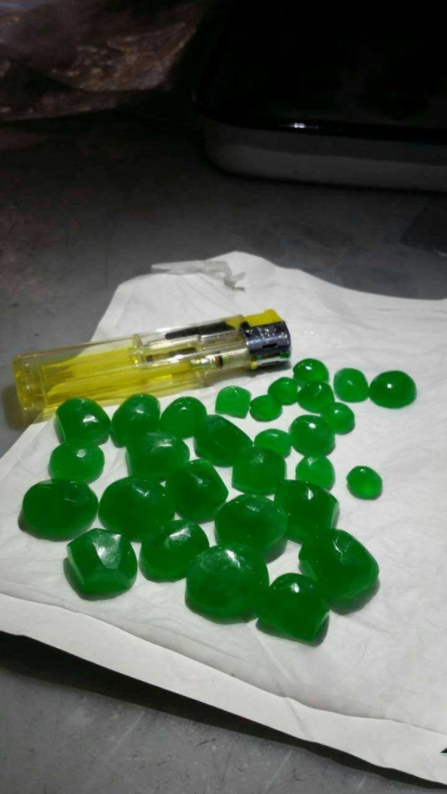 
                揭秘拍卖会顶级翡翠蛋面制作过程
   第5张