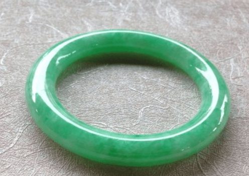 想要买满绿翡翠吗？糯冰种满绿翡翠值钱吗？   第2张