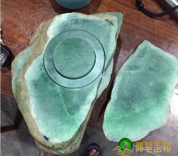 翡翠翡翠原石从开预料到做镯子。   第3张