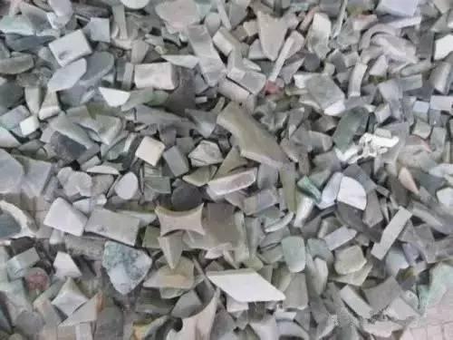 
                一堆没人要的垃圾翡翠，他竟卖出了天价
   第2张