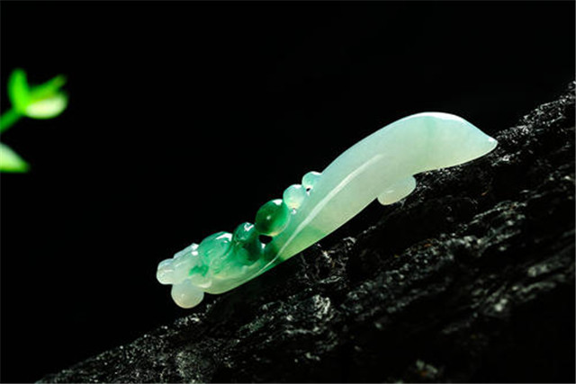 翠友们知道翡翠飘花与飘色的区别吗？本文为你答疑解惑！   第1张