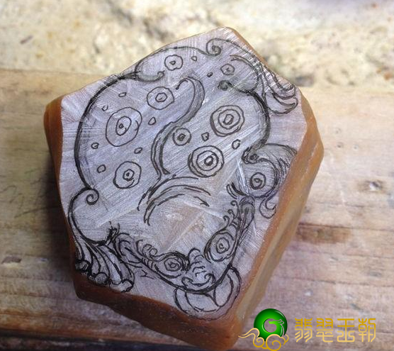 《母子金蟾》对你说顽石雕工艺品与不雕有什么不同   第2张