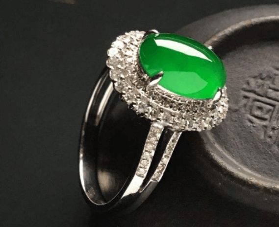 翡翠戒指怎么挑选?抓住这几点就可以了
第1张