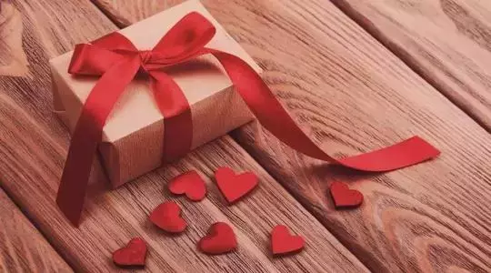 
                中国人送礼选啥？翡翠最合适
   第1张