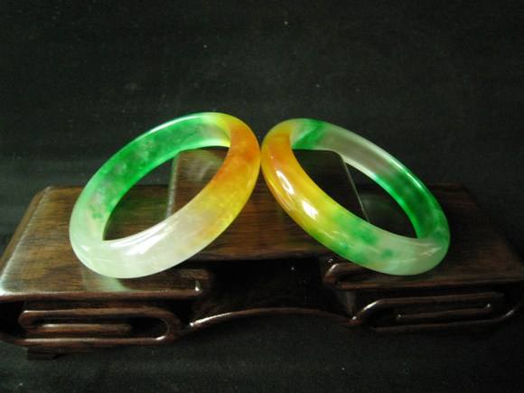 a类翡翠手镯多少钱一个？如何判断手上的翡翠是A类？   第1张