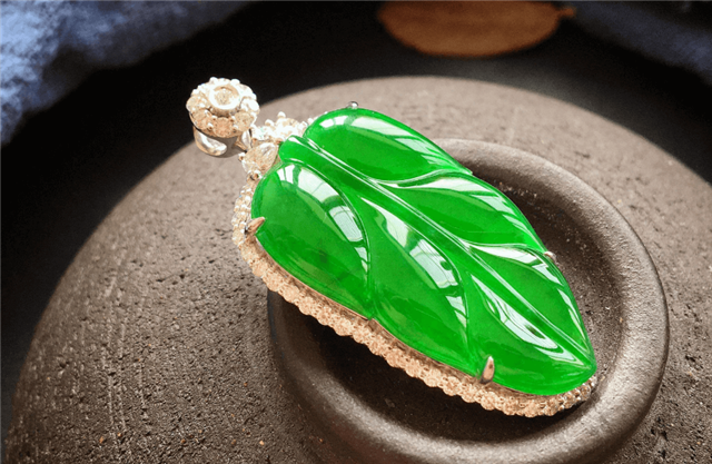 绿色系颜色那么多，哪种绿色的翡翠最优质？   第3张