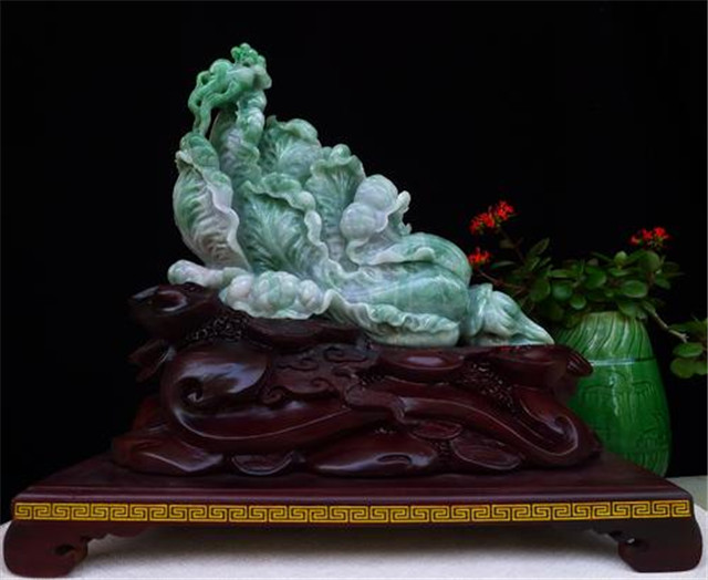 如何挑选翡翠白菜摆件?点击本文查看答案! 第2张