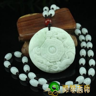 佩戴蓝田玉有什么好处和作用,戴蓝田玉的手链吊坠好处有哪些？   第1张