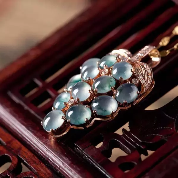 
                看完这6点，还不会选翡翠蛋面，你来找我
   第4张