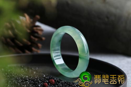 紫色翡翠什么样的值钱，原来是它   第1张