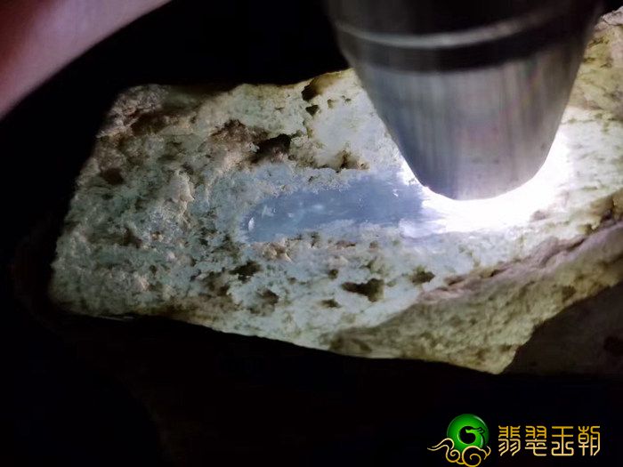 瑞丽市翡翠原石在哪里买到？品相怎么样？   第2张