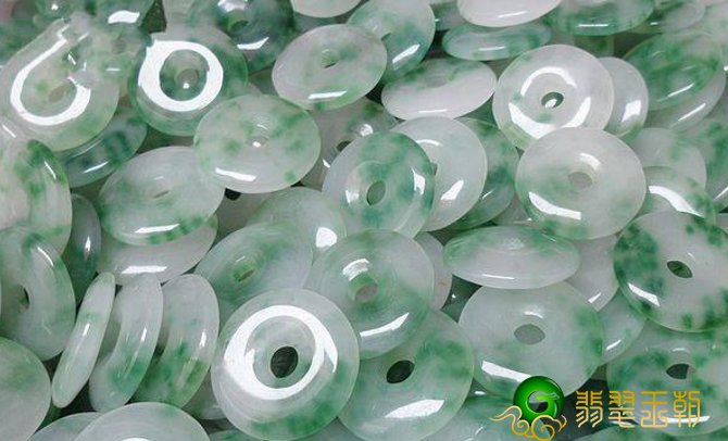 翡翠B是仿货吗?长期性配戴对身体危害吗? 第1张