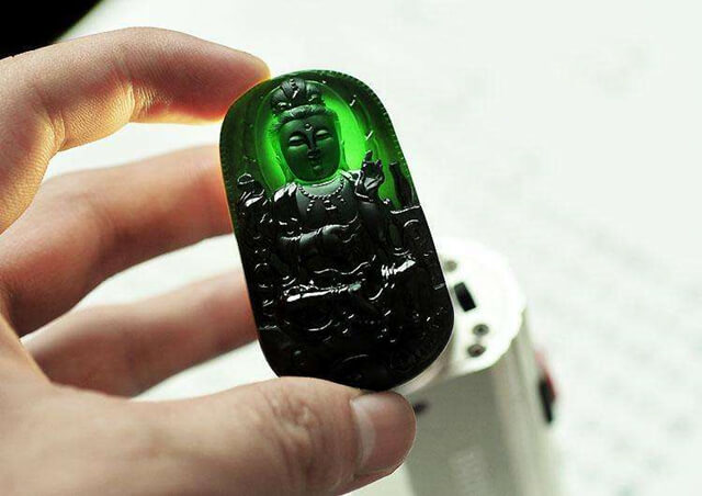 墨翠翡翠手镯为什么少见？还不是定位太尴尬！   第1张