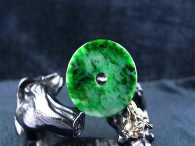 翡翠造假防不胜防，科普一下最新的5种翡翠造假手段！(图文)   第3张