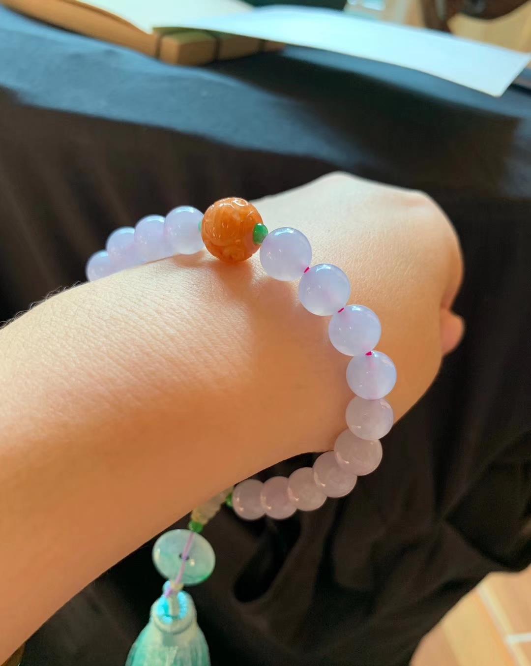 
                戴翡翠的人注意了：冬天戴翡翠好处多多！
   第2张