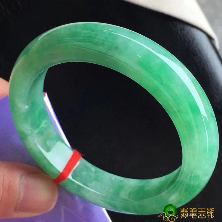 如何挑选购买满绿翡翠，满绿翡翠的选购技巧   第1张